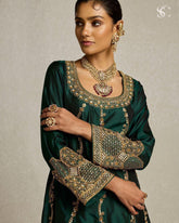 Chinon silk green suit