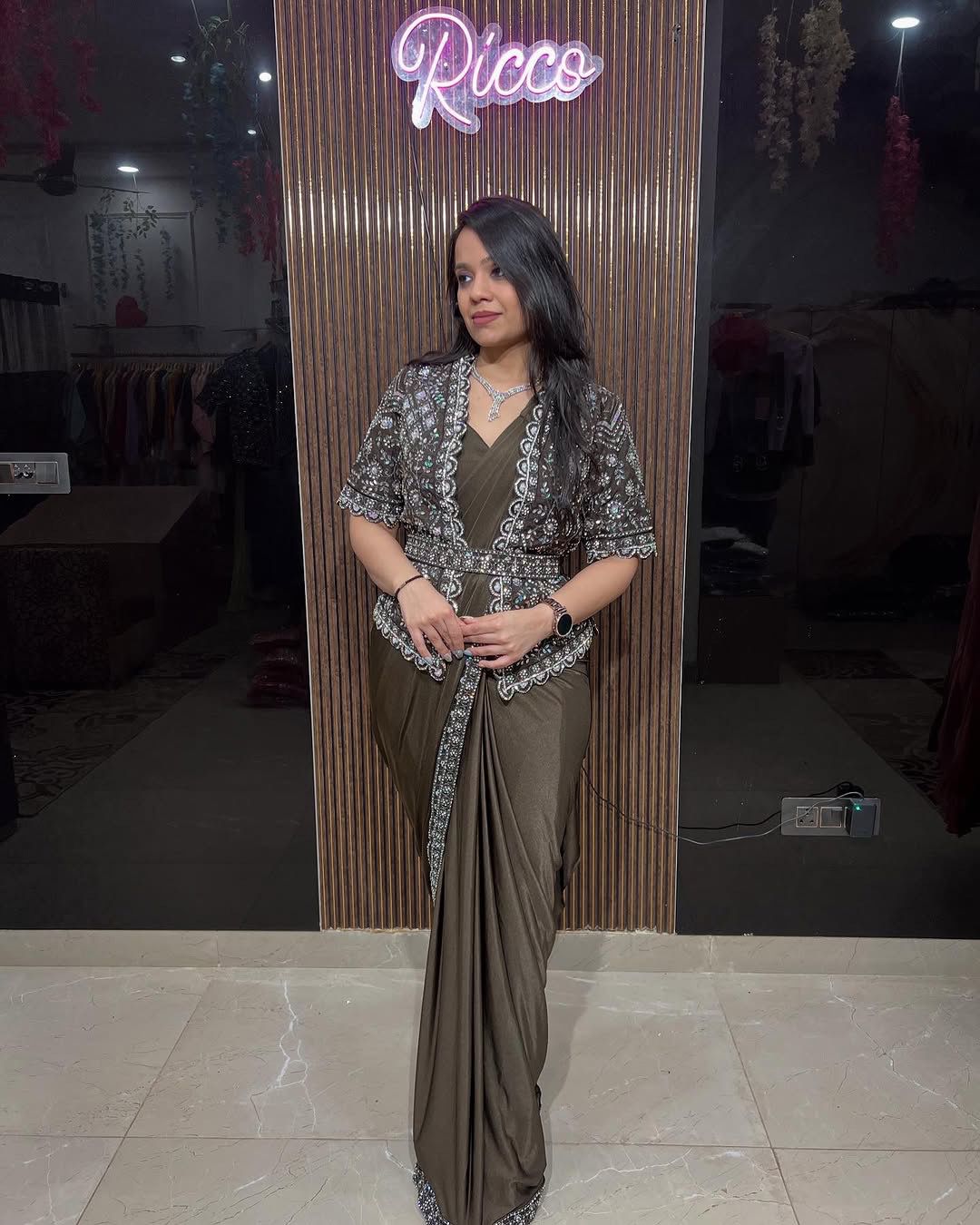 Ready to wear shrug saree