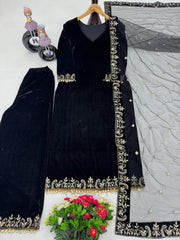 Black beauty velvet suit