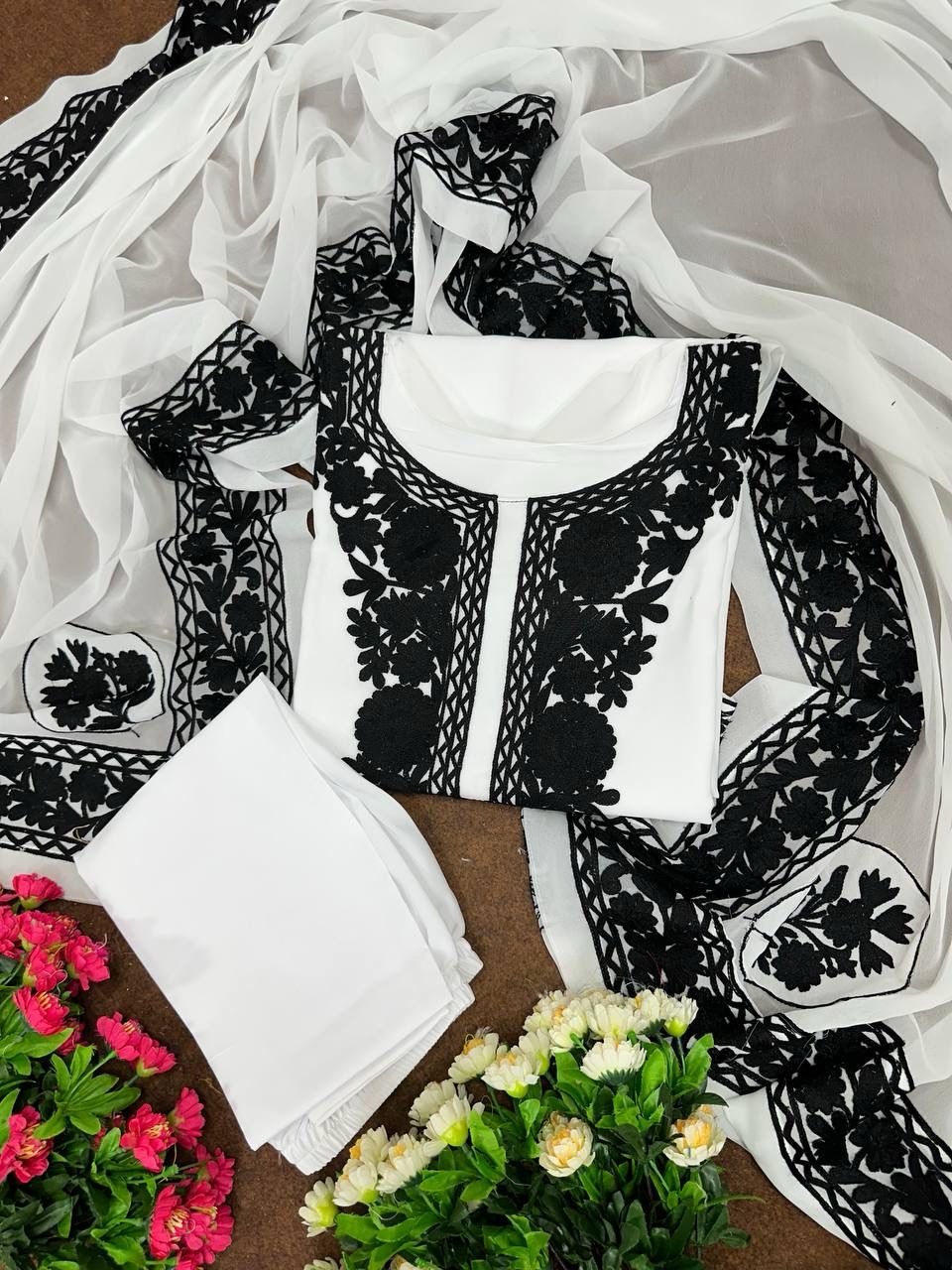 Kashmiri suit