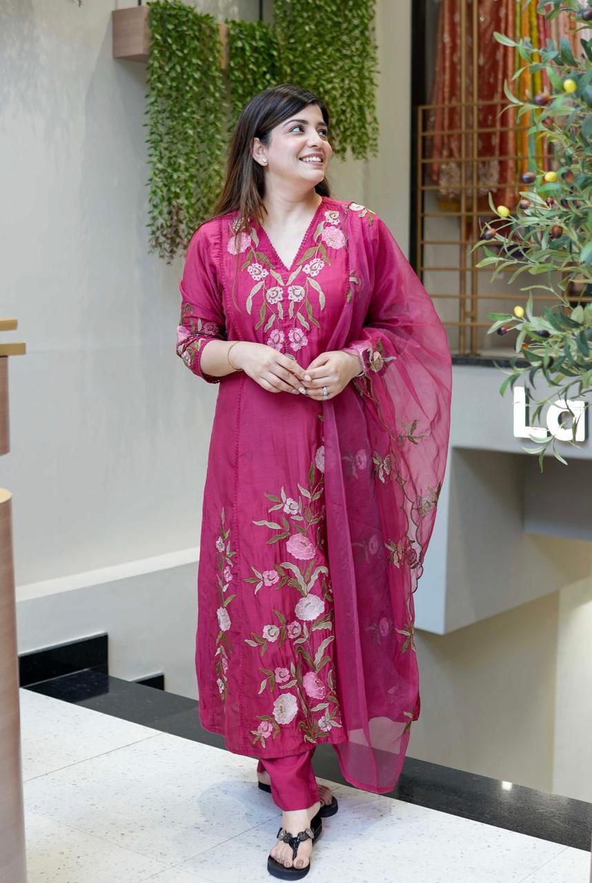 Naysa anarkali